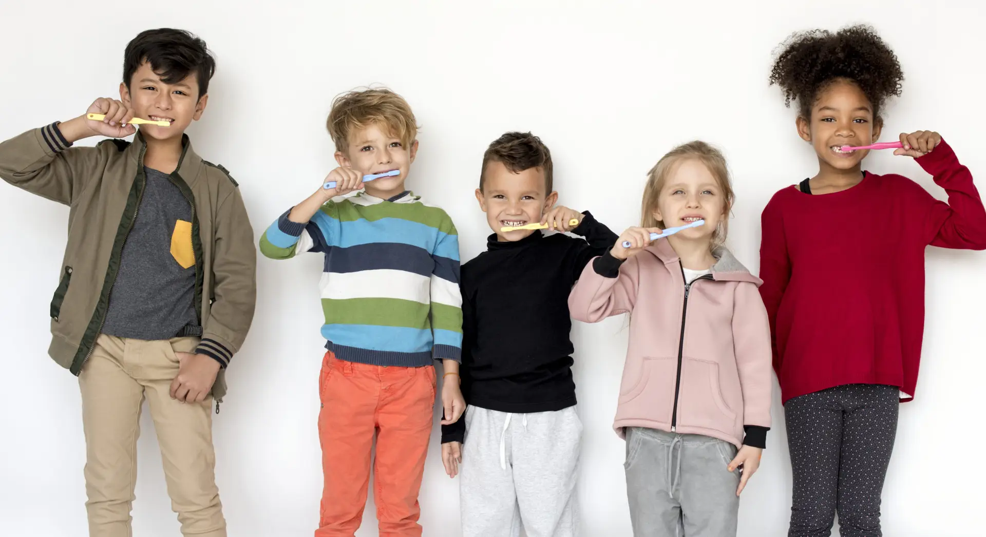kids brushing their teeth to avoid dental problems